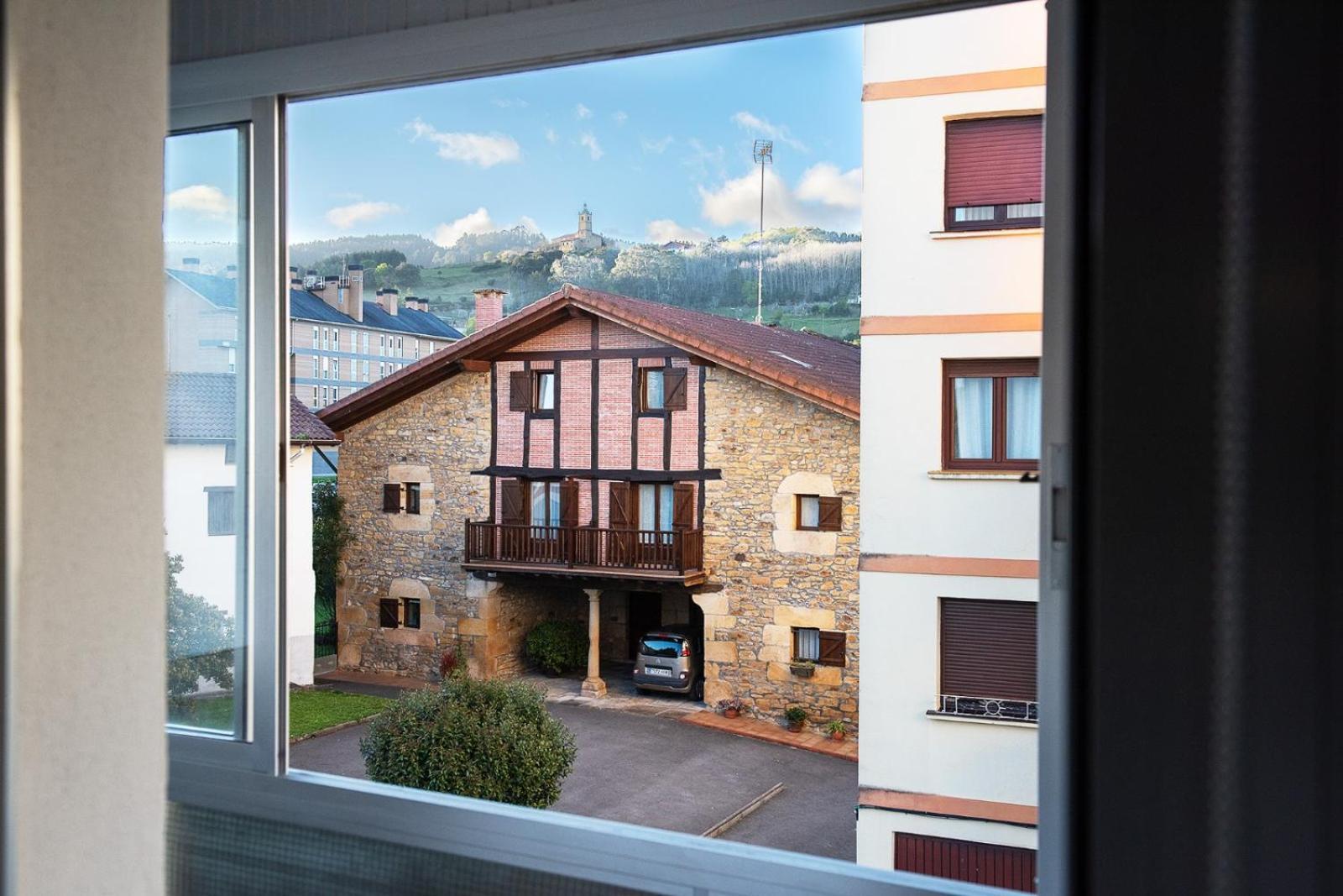 Monzubi Etxi Appartement Guernica Buitenkant foto
